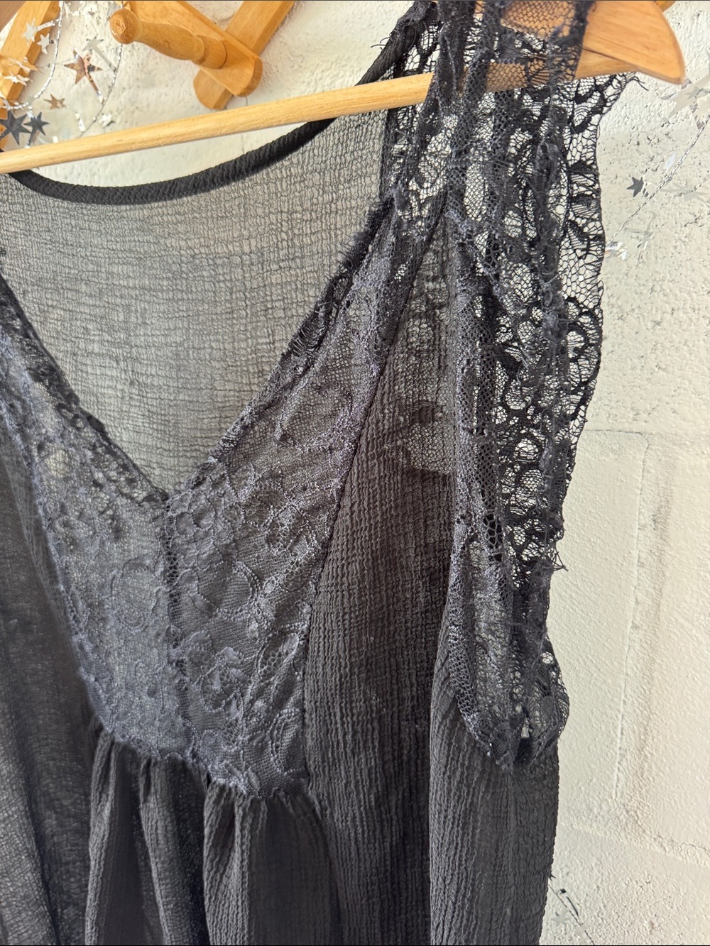 Black Lace-Trim Sleeveless tank - Picture 2 of 5